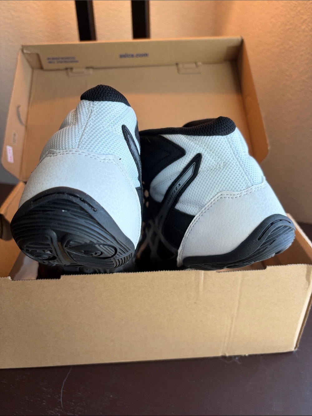 Asics Black and White Men's High-Top Athletic Wrestling Shoes - Picture 3 of 4